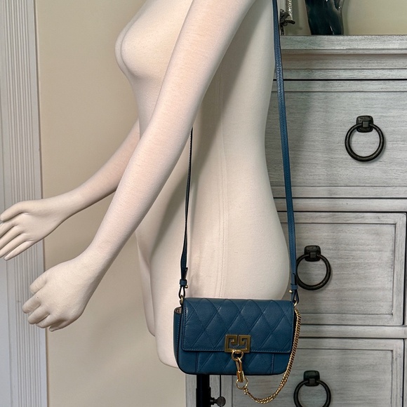 Givenchy GV3 Mini Quilted Pocket Chain Bag and Card holder Bundle - Picture 14 of 14